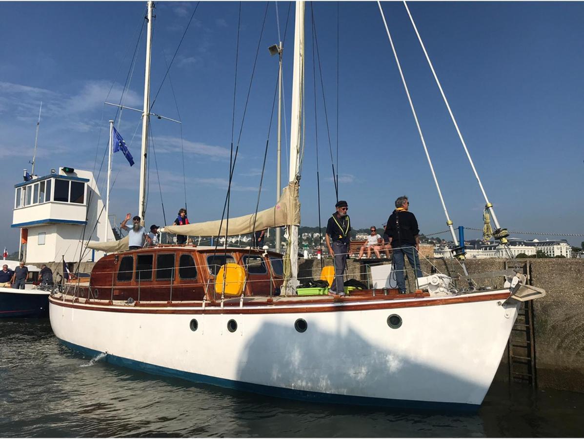 Port Deauville Yacht vintage Extérieur photo