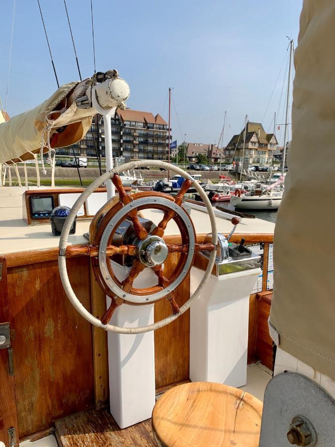 Port Deauville Yacht vintage Extérieur photo